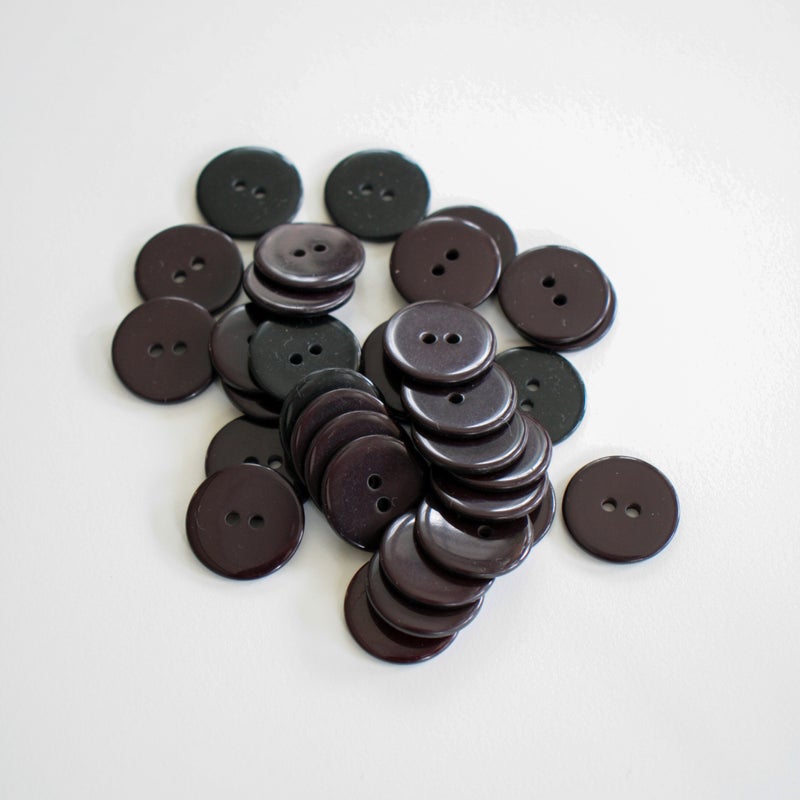 Tumman ruskea nappi 20mm
